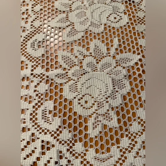 Heritage Lace, Vintage Rose Table Runner, Approx 32x15”, Great Condition - Picture 5 of 11
